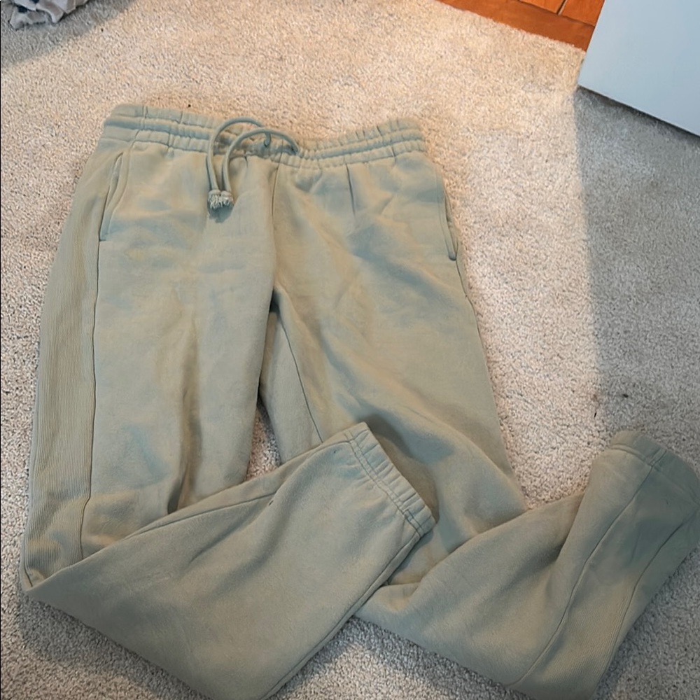 Aritzia sweats